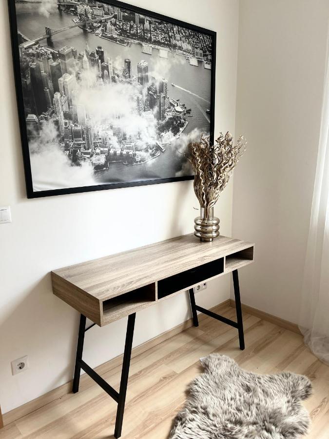Corvin Promenade Crystal Apartment Будапеща Екстериор снимка