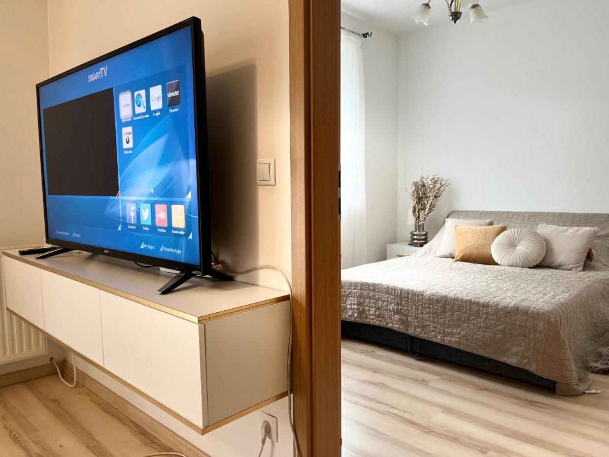 Corvin Promenade Crystal Apartment Будапеща Екстериор снимка