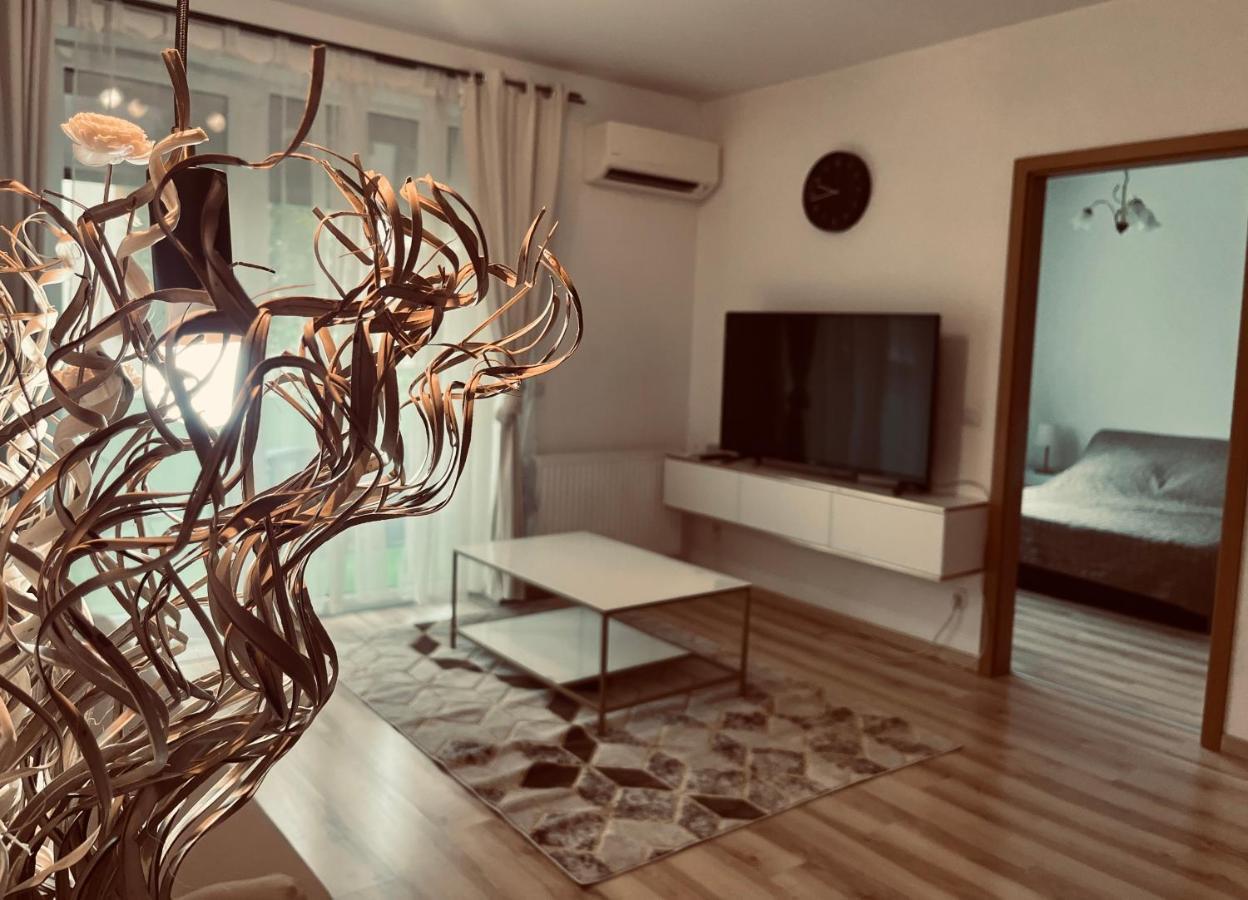 Corvin Promenade Crystal Apartment Будапеща Екстериор снимка