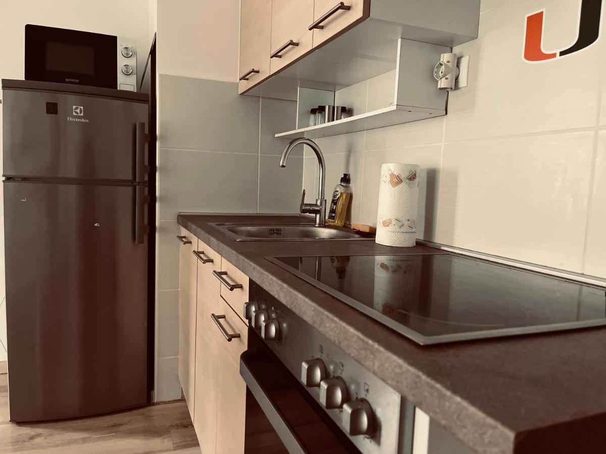 Corvin Promenade Crystal Apartment Будапеща Екстериор снимка