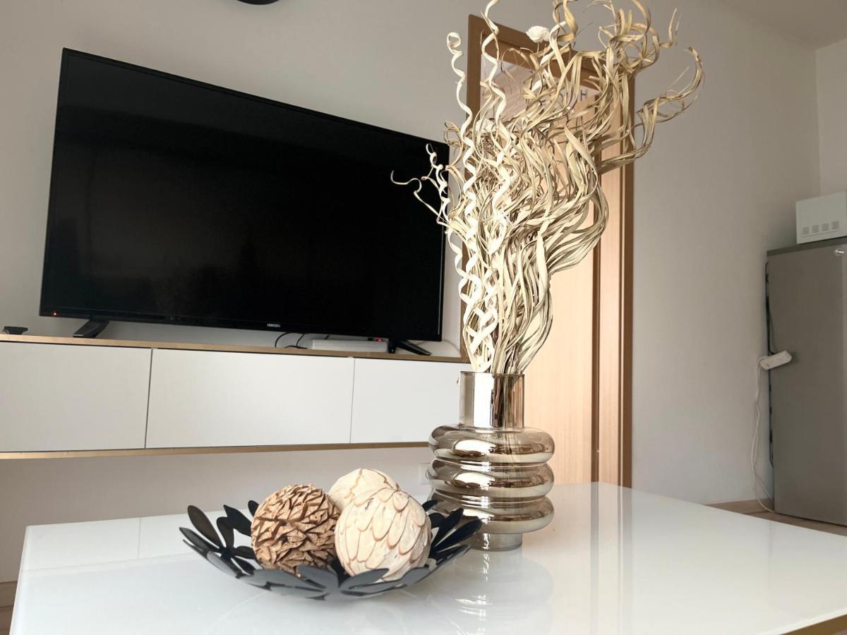 Corvin Promenade Crystal Apartment Будапеща Екстериор снимка